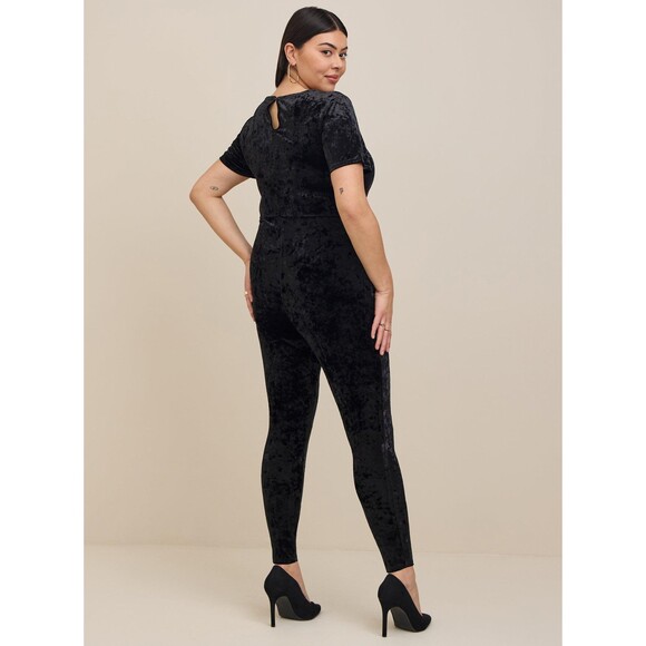 NWT Torrid 1X Black Crushed Velvet Short Sleeve Full Length Catsuit Size 14-16 - Picture 2 of 8